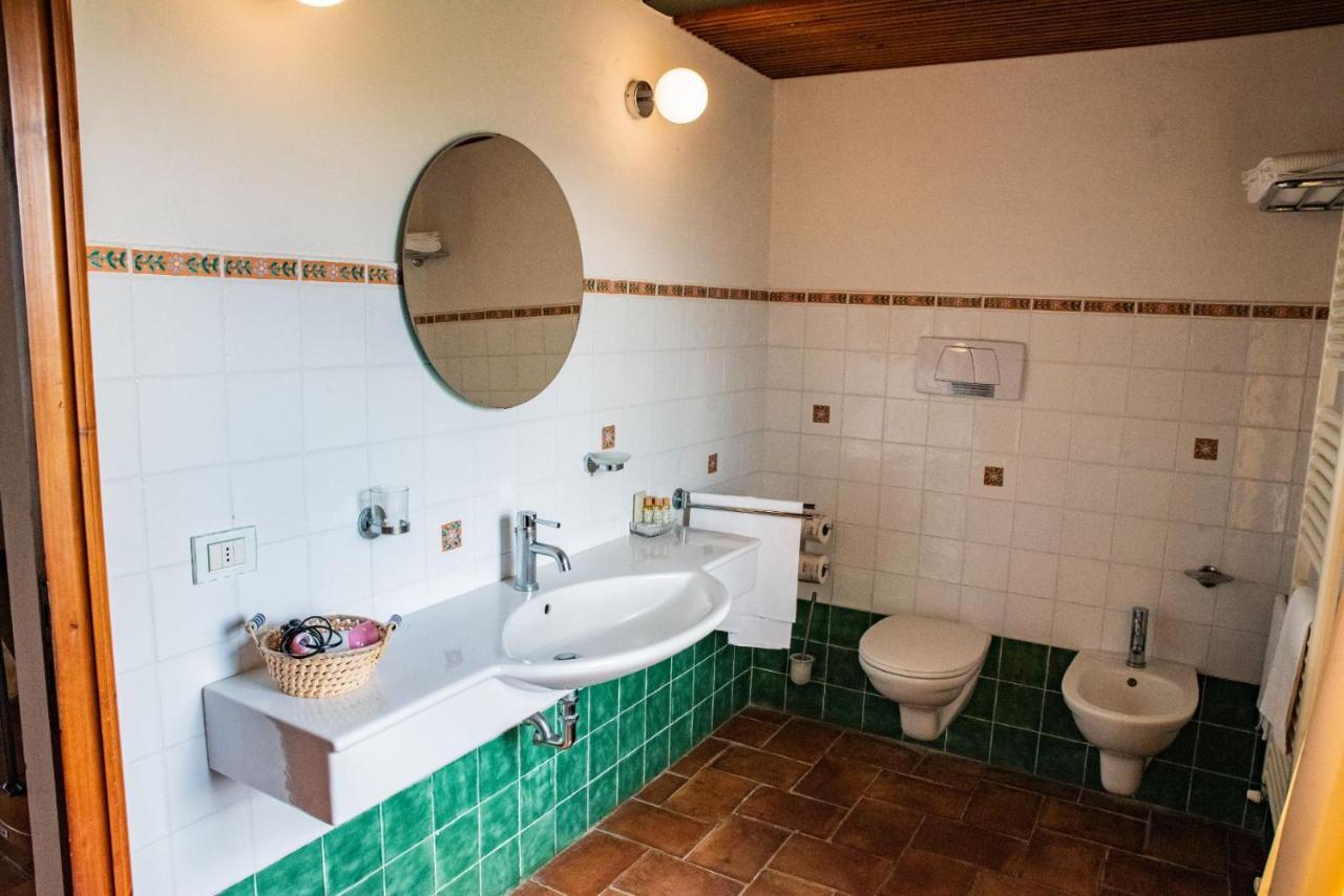 Le 7 Camicie Aparthotel Castelnuovo dellʼAbate Exterior foto