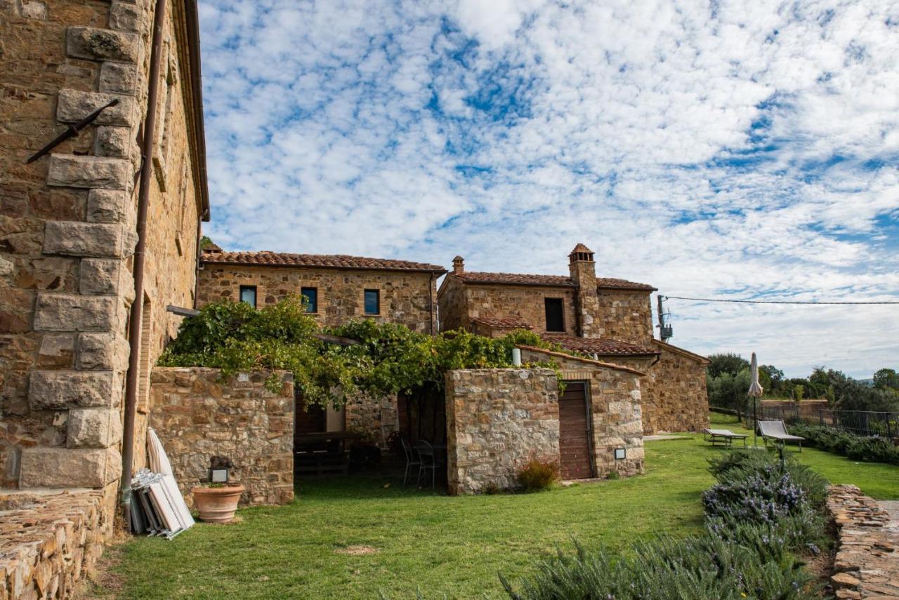 Le 7 Camicie Aparthotel Castelnuovo dellʼAbate Exterior foto
